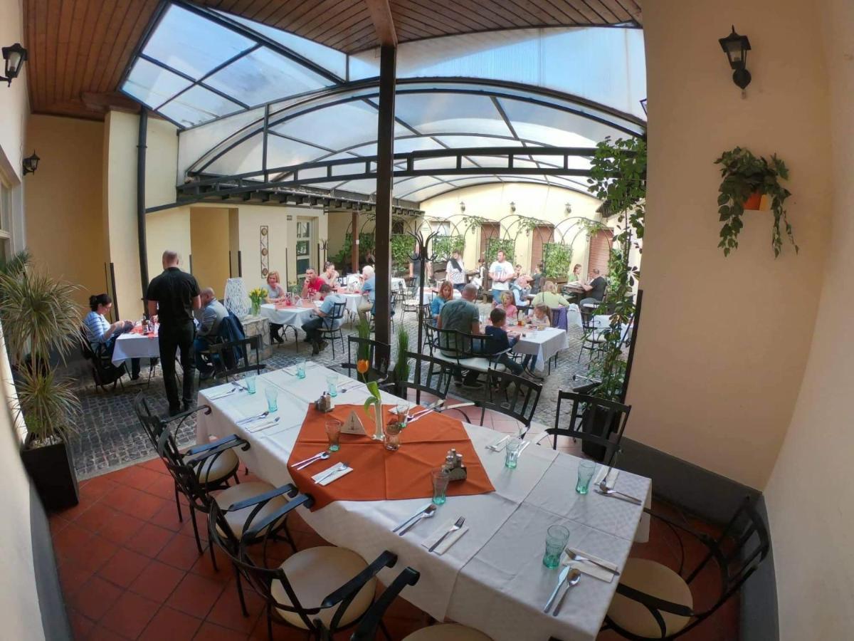 Bazilika alatt Panzió Acomodação com café da manhã Esztergom Exterior foto